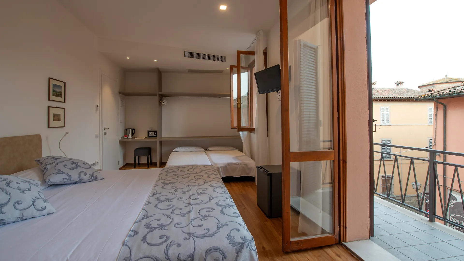 Albergo La Rocca contacts